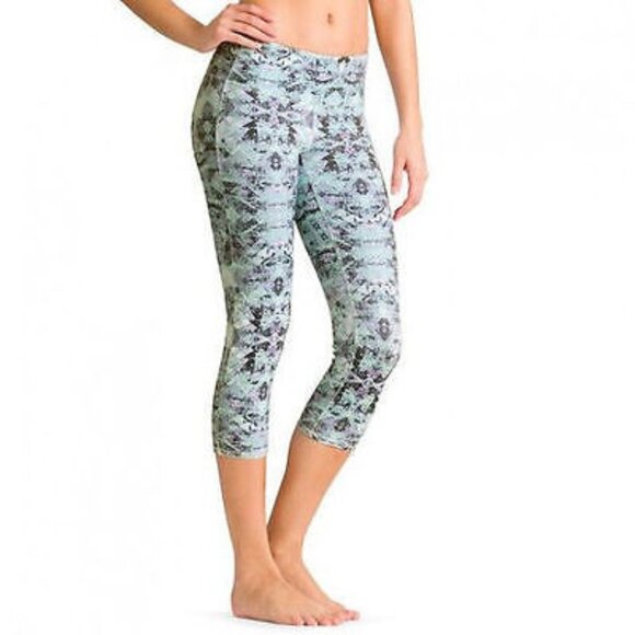 Athleta Pants - Athleta Cosmic Chaturanga Capri XS Turquoise Excellent Condition RARE! SOFT crop